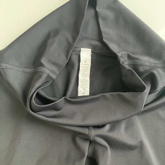 Lululemon leggings size 4 - Picture 6 of 6